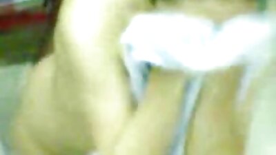 一个大屁股荡妇在艺术工作室被打屁股
