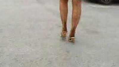 无耻的捷克女孩戏弄警察侦探自慰阴户