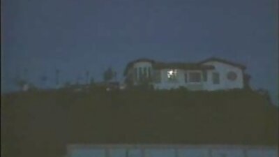 一个铁杆小妞让她的阴部被按摩师按摩