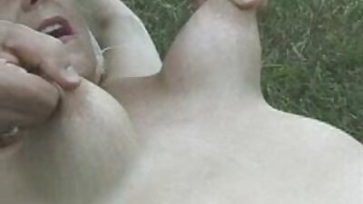 与出色的口交色情明星和她顽皮的情人一起厨房操