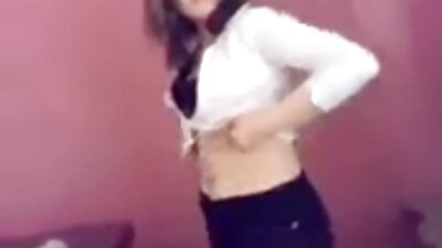 户外性爱场景有一个美妙的黑发美女和她的男朋友