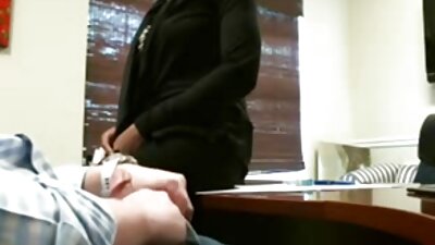丰满的摩洛伊斯兰解放阵线跟随一个很酷的骑自行车的人并与他发生肛交